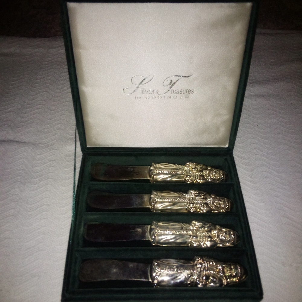 Silver Treasures By Godinger Santa Butter Knives Vintage